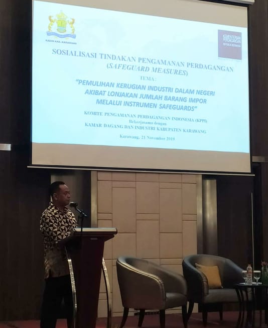 Keterangan foto Ketua kadin Karawang Faludin Damanhuri berikan sambutan