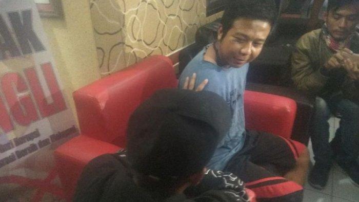 pelaku pelemparan sperma saat dimintai keterangan