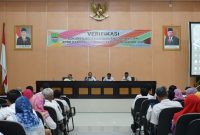 Pemaparan: Sekda Kabupaten Bekasi berikan arahan kepada Perangkat Daerah dalam pembukaan pelaksanaan Verifikasi Dokumen Perencanaan Anggaran (DPA) Anggaran Pendapatan dan Belanja Daerah (APBD) Tahun Anggaran 2020 di Gedung Swatantra Wibawa Mukti, Rabu (8/1)
