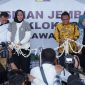 https://rakyatjabarnews.com/aktifis-98-dukung-langkah-mahasiswa-melaporkan-dugaan-tipikor-bangunan-sekolah-ke-kejari/ foto Humas