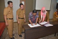 Foto: Bupati Bekasi Eka Supria Atmaja, secara resmi menutup kegiatan Forum Perangkat Daerah Kabupaten Bekasi Tahun 2020 pada Senin (9/3) di Hotel Antero Jababeka, Cikarang Utara.