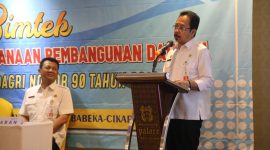 Foto: Sekretaris Daerah Uju secara resmi membuka kegiatan Bimtek guna menjalin satu kesepahaman terkait dengan Permendagri No. 90 Tahun 2019 di Hotel Java Palace, Cikarang utara pada Rabu (11/3)