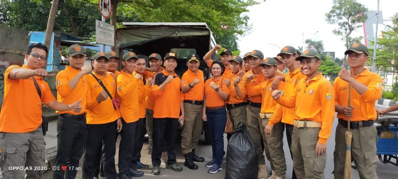 Satuan Polisi Pamong Praja Mengadakan Jumat Bersih di Kota Cirebon.