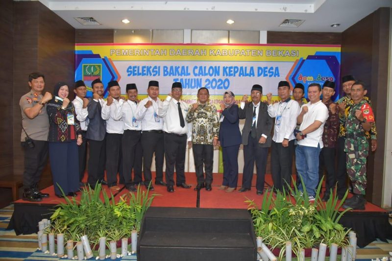Foto : Bupati Bekasi membuka secara resmi kegiatan Seleksi Bakal Calon Kepala Desa Tahun 2020, bertempat di Hotel Santika, Cikarang Selatan (15/3).