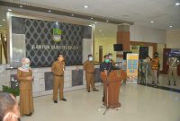 Keterangan foto: Bupati Bekasi menggelar konferensi pers pemberlakuan PSBB di wilayah Kabupaten Bekasi, pada Senin (13/4) bertempat di lobi utama Gedung Bupati Bekasi, Cikarang Pusat.