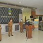 Keterangan foto: Bupati Bekasi menggelar konferensi pers pemberlakuan PSBB di wilayah Kabupaten Bekasi, pada Senin (13/4) bertempat di lobi utama Gedung Bupati Bekasi, Cikarang Pusat.