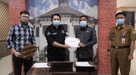 Tribata TV Divisi Humas Polri. Bantuan tersebut diterima langsung oleh Bupati Bekasi, Eka Supria Atmaja di Ruang Bupati Bekasi, Senin (22/6/20).