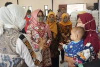 Ketua Tim Penggerak PKK Kabupaten Bekasi, Kholilah Eka Supria Atmaja mengatakan, pihaknya menyambut baik kegiatan bantuan kemanusiaan yang diprakarsai oleh Organisasi Aksi Solidaritas Era Kabinet Indonesia Maju (OASE) dalam memberikan sembako kepada masyarakat yang membutuhkan.