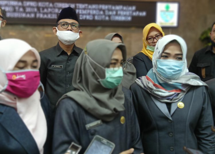 Komisi III DPRD Kota Cirebon menemukan sejumlah pelanggaran baik yang dilakukan oleh sekolah maupun Kantor Cabang Dinas (KCD) Pendidikan Wilayah X Jawa Barat. Pelanggaran itu ada dan nyata terjadi, dengan bukti valid yang sudah dipegang.