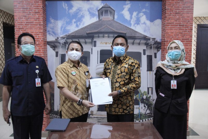 Pemerintah Kabupaten (Pemkab) Bekasi terus berinovasi memberikan layanan kesehatan bagi seluruh warganya. 