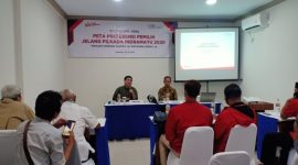 Praktek Money Politic atau Politik Uang sangat melekat di Kabupaten Indramayu pada saat Pilkada. Kondisi itu tercatat hasil survei LSI yang menghendaki warga Indramayu menganggap money politic wajar.