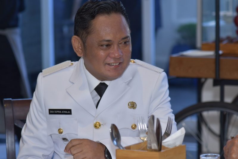 Bupati Bekasi Eka Supria Atmaja segera bergegas melakukan pembenahan di berbagai sektor, yang dituangkan dalam semangat Bekasi Baru Bekasi Bersih melalui 8 Prioritas Pembangunan yang akan dilakukan, bersama dengan jajaran Kepala Perangkat Daerah di Kabupaten Bekasi.