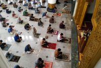 Pemerintah Kabupaten Bekasi telah mengizinkan kembali masyarakat untuk beribadah di tempat ibadah. Hal tersebut disampaikan Bupati Bekasi Eka Supria Atmaja  usai melakukan shalat Jum'at di Mesjid Nurul Hikmah, Komplek Perkantoran Kabupaten Bekasi, Jumat (4/6).