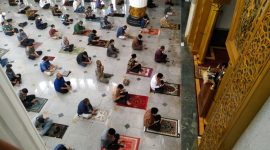Pemerintah Kabupaten Bekasi telah mengizinkan kembali masyarakat untuk beribadah di tempat ibadah. Hal tersebut disampaikan Bupati Bekasi Eka Supria Atmaja  usai melakukan shalat Jum'at di Mesjid Nurul Hikmah, Komplek Perkantoran Kabupaten Bekasi, Jumat (4/6).