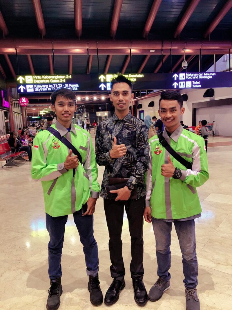 Direktur LPK Miraino Hashi Jaya, Murdiono Jaya (tengah) bersama anak didiknya.