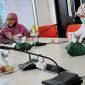 Retno Listyarti, Komisioner Komisi Perlindungan Anak Indonesia (KPAI) yang membidangi Pendidikan beserta staf, melakukan rapat koordinasi dengan Dinas Pendidikan Provinsi DKI Jakarta untuk membahas ratusan anak yang belum mendapatkan sekolah hingga awal mulainya tahun ajaran baru 2020/2021.