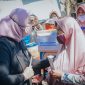 Bupati Karawang, dr. Cellica Nurrachadiana menyampaikan rasa prihatin kepada para korban sembari menanyakan kronologis kejadian kebakaran. 