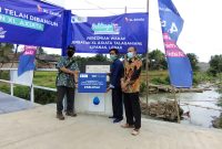 Kepala Divisi Bencana dan Kampung Zakat IZI, Mohammad Yunus, Kepala Desa Talagahiang, Yudha Pradhigdha, S.IP, Amir Majlis Ta'lim XL Axiata (MTXL), Nashrul Hendarsyah bersama-sama meresmikan Jembatan Talagahiang, di Lebak, Banten pada Sabtu (16/1) lalu. Dalam pembangunan jembatan ini, XL Axiata bekerjasama dengan lembaga sosial Inisiatif Zakat Indonesia (IZI), dengan dana berasal dari dana wakaf perusahaan, serta donasi karyawan dan pelanggan.