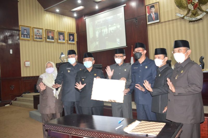 Penyampaian: DPRD tentang persetujuan Raperda menjadi Perda, serta pembentukan Pansus LKPJ 1,2,3, dan 4 DPRD Kota Bekasi, pada Senin (5/4/2021).