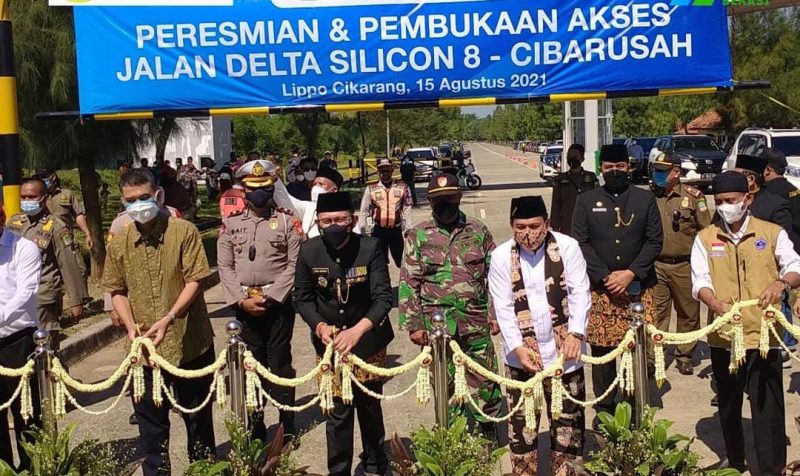Bertepatan dengan Hari Jadi Kabupaten Bekasi yang Ke-71, Pj. Bupati Bekasi, Dani Ramdan meresmikan akses jalan Delta Silicon 8 yang menghubungkan langsung Jalan Cikarang - Cibarusah dengan kawasan industri, Minggu (15/8/2021).