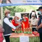 Gubernur Jawa Barat, M. Ridwan Kamil hadir ke Kota Bekasi dalam pantauan operasi pasar minyak goreng murah yang terselenggara di Kecamatan Bekasi Selatan, Pelaksana Tugas (Plt.) Wali Kota Bekasi, Tri Adhianto Tjahyono mendampingi Gubernur Jawa Barat sekaligus mengarahkan para warga yang sedang mengantri di aula Kecamatan Bekasi Selatan.