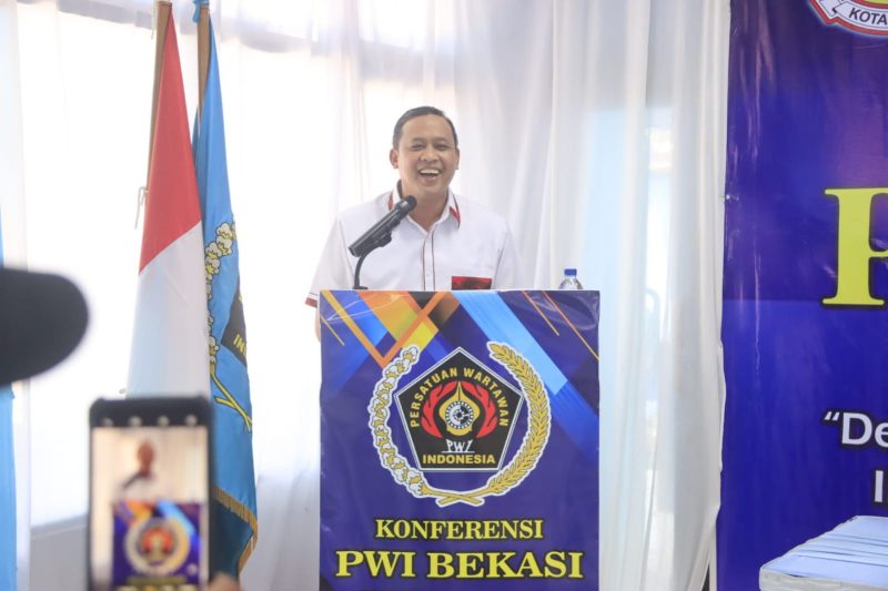 Plt. Walikota Bekasi Tri Adhianto dalam sambutannya di depan Persatuan Wartawan Indonesia Bekasi Raya.