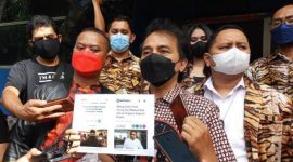 Mantan Menpora Roy Suryo usai melaporkan Menag Yaqut Cholil Qoumas ke Polda Metro Jaya pada Kamis (24/2/2022).