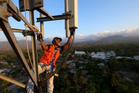 Peningkatan kualitas jaringan yang telah dilakukan XL Axiata di sepanjang tahun 2021 antara lain berhasil memperkuat cakupan jaringan 4G yang menjangkau 96% populasi Indonesia di 458 kota/kabupaten, yang ditopang oleh lebih dari 77 ribu BTS 4G.

