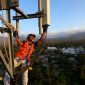 Peningkatan kualitas jaringan yang telah dilakukan XL Axiata di sepanjang tahun 2021 antara lain berhasil memperkuat cakupan jaringan 4G yang menjangkau 96% populasi Indonesia di 458 kota/kabupaten, yang ditopang oleh lebih dari 77 ribu BTS 4G.


