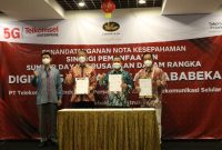 Kesepakatan kolaborasi ketiga pihak tersebut ditandai dengan penandatanganan Nota Kesepahaman (MoU) bertajuk “Sinergi Pemanfaatan Sumber Daya Perusahaan Dalam Rangka Digitalisasi Kawasan Jababeka” di Jababeka Golf & Country Club, Cikarang, (10/2/2022).