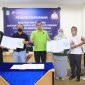 Plt Wali Kota Bekasi Tri Adhianto dan Wakil Direktur Utama PT Mora Telematika Indonesia (Moratelindo) Indonesia Jimmy Kadir tanda tangani kerja sama terkait penyediaan infrastruktur pasif telekomunikasi.