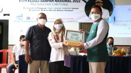 DEKLARASI BANK SAMPAH - Pemerintah Kecamatan Cibitung Deklarasikan Program 1 RW 1 Bank Sampah. Minggu (20/02/22). Foto : Nurachman Akbar/Newsroom Diskominfosantik.
