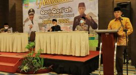 Asda 1 Kabupaten Bekasi, Yana Suyatna membuka Pembinaan Qori-qori'ah Tingkat Kabupaten Bekasi Tahun 2022 pada Selasa malam, (22/2/2022). Kegiatan ini akan berlangsung mulai dari 22-24 Februari 2022 di Hotel Santika, Cikarang Selatan, Kabupaten Bekasi. FOTO: WULAN MAULIDDA/ NEWSROOM DISKOMINFOSANTIK
