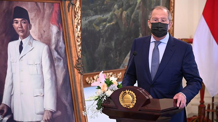 Foto : Menteri Luar Negeri Rusia Sergei Lavrov berbicara saat melakukan pertemuan dengan Menteri Luar Negeri Indonesia Retno Marsudi di Jakarta, 6 Juli 2021. Courtesy of Indonesia's Ministry of Foreign Affairs/Handout via REUTERS

