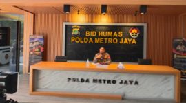 Kepala Bidang Hubungan Masyarakat Polda Metro Jaya Komisaris Besar Endra Zulpan saat memberikan keterangan pers di kantornya pada Jumat, 10 Desember 2021. Tempo/Adam Prireza


