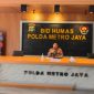 Kepala Bidang Hubungan Masyarakat Polda Metro Jaya Komisaris Besar Endra Zulpan saat memberikan keterangan pers di kantornya pada Jumat, 10 Desember 2021. Tempo/Adam Prireza


