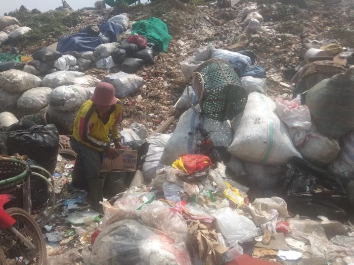 Kondisi lahan TPA Burangkeng, Kabupaten Bekasi, sudah kelebihan volume sampah, Minggu, 13 Maret 2022. Foto BeritaSatu Photo
