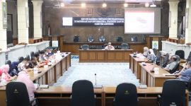 Tim Asistensi Pemerintah Kota Cirebon menyampaikan ekspose kepada Pansus DPRD terkait draf Raperda tentang Penyelenggaraan Komunikasi, Informatika, Statistik dan Persandian, Kamis (10/3/2022).
