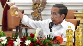 Jokowi Sampai Angkat Migor Kemasan di Depan Airlangga hingga Kapolri, Minta Segera Diselesaikan