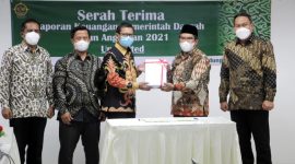 Foto : Penyerahan dilakukan Wakil Bupati Subang Agus Masykur Rosyadi secara langsung yang diterima oleh Kepala Perwakilan BPK Provinsi Jawa Barat Agus Khotib  di Ruang Rapat Kantor BPK Perwakilan Jawa Barat, Senin (22/3/22).