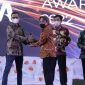 Foto : Penerimaan penghargaan untuk Pemda Provinsi Jabar diwakili oleh Kepala Seksi Layanan Digital dan Informasi Jabar Digital Service Dinas Komunikasi dan Informasi Jabar Gumilar.