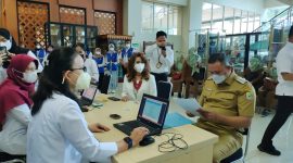 Pelaksana Tugas (Plt.) Wali Kota Bekasi, Tri Adhianto sebagai Kepala Daerah ikut serta dalam penyerahan SPT Tahunan untuk dirinya.
