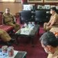 Foto : Bupati Cirebon Drs. H. Imron, M.Ag. bersama sejumlah pejabat adakan rapat koordinasi kesiapan menangani bencana.