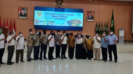 Dinas Pemberdayaan Masyarakat dan Desa (DPMD) Kabupaten Bekasi resmi melantik ketua RT/RW se-Kabupaten Bekas.