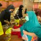 PT. Resto Pangan Utama menyediakan 3000 liter minyak goreng dalam kemasan 1 liter untuk memenuhi kebutuhan masyarakat.