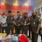 Foto : Kejari Jawa Barat perlihatkan barang bukti yang terjadi saat OTT di di gedung bupati kabupaten bekasi.