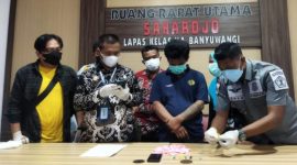 Kepala Lembaga pemasyarakat Banyuwangi Wahyu Indarto mengatakan, berdasarkan hasil pemeriksaan, petugas berhasil mendapatkan barang bukti berupa 6 paket barang diduga sabu-sabu.
