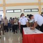 Pelaksana Tugas (Plt.) Wali Kota Bekasi Tri Adhianto menghadiri deklarasi komitmen anti korupsi dalam rangka meningkatkan kualitas penyelenggaraan pemerintahan yang baik (good government) dan pemerintahan yang bersih (clean government) bertempat di Kecamatan Rawalumbu, Selasa (15/03/2022)./ foto dokumnetasi humas pemkot bekasi.