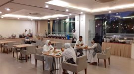 Foto: Dokumentasi  Buka puasa bersama di Hotel Santika Mega City.