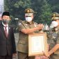 Pelaksana Tugas (Plt) Wali Kota Bekasi, Tri Adhianto bertindak selaku Inspektur Upacara Peringatan Hari Ulang Tahun (HUT) Ke 72 Satuan Polisi Pamong Praja (Satpol PP), HUT Ke 60.